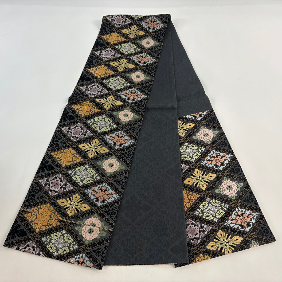 【美品】 袋帶 名品級 菱 草花紋 刺繡 金銀彩 灰 深藍 六通 純蠶絲