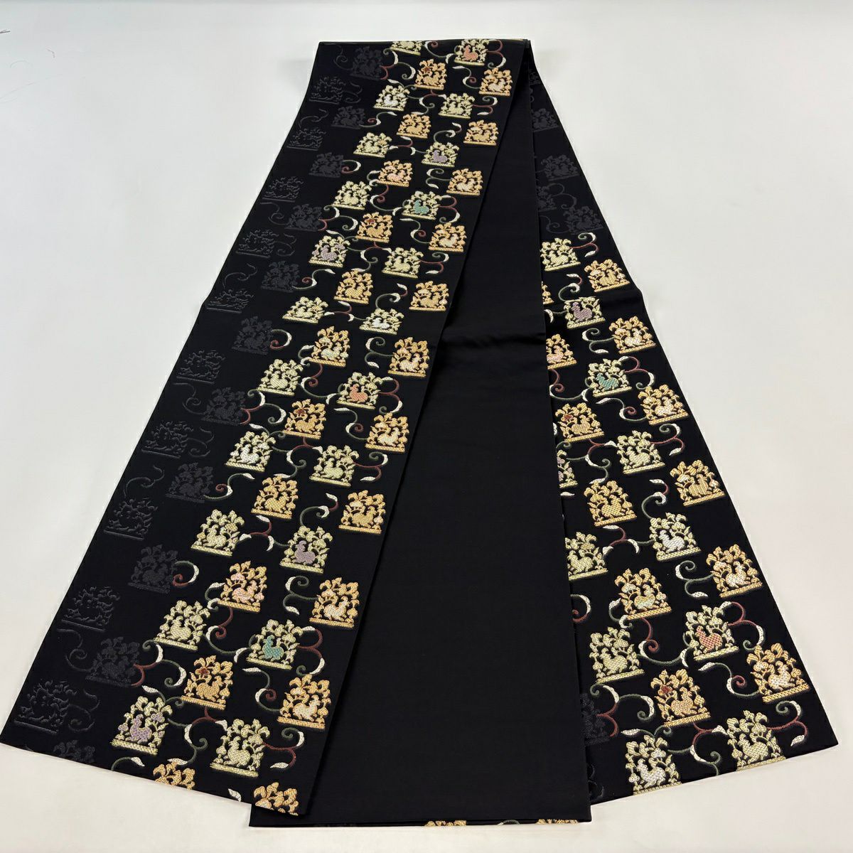【美品】 袋帶 名品級 花兔 唐草紋 金絲 黑 六通 純蠶絲