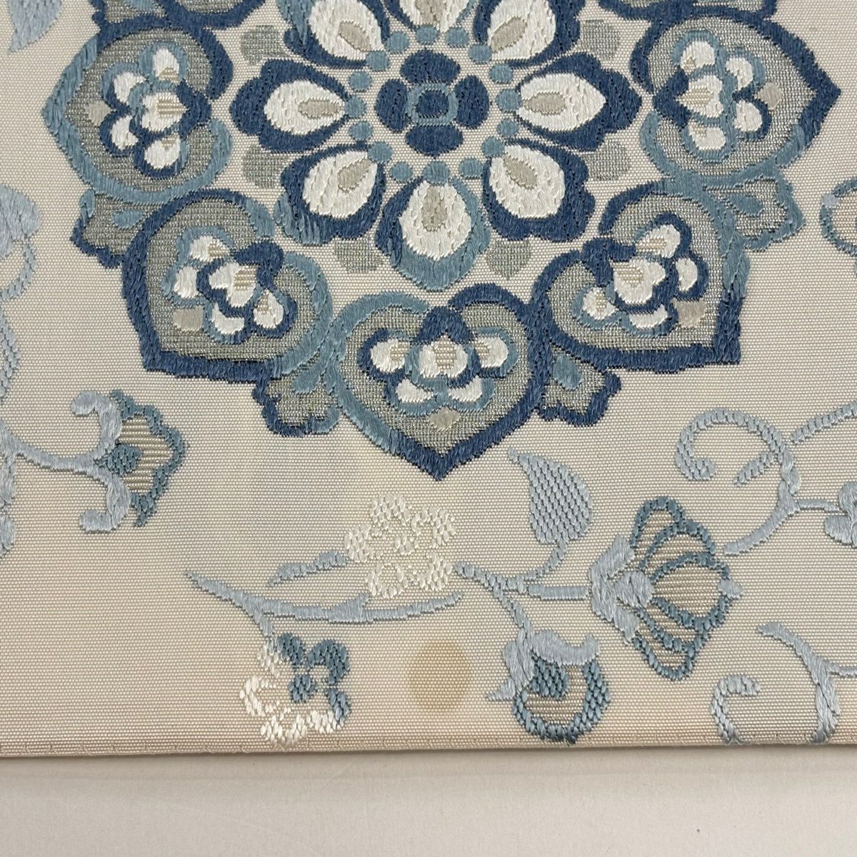 【美品】 袋帶 名品級 華紋 花唐草紋 灰白 六通 純蠶絲