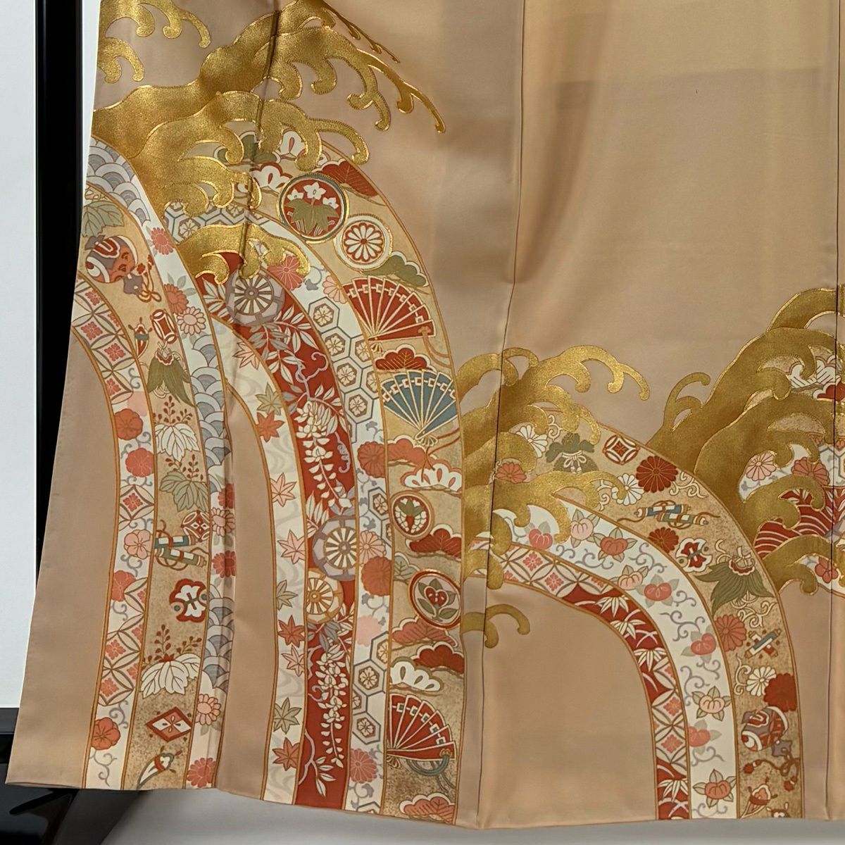 色留袖禮服 身長165.5cm 袖長65cm M 雙層 波頭 寶盡くし 金絲 金銀彩 米色 純蠶絲 優品級 一つ紋
