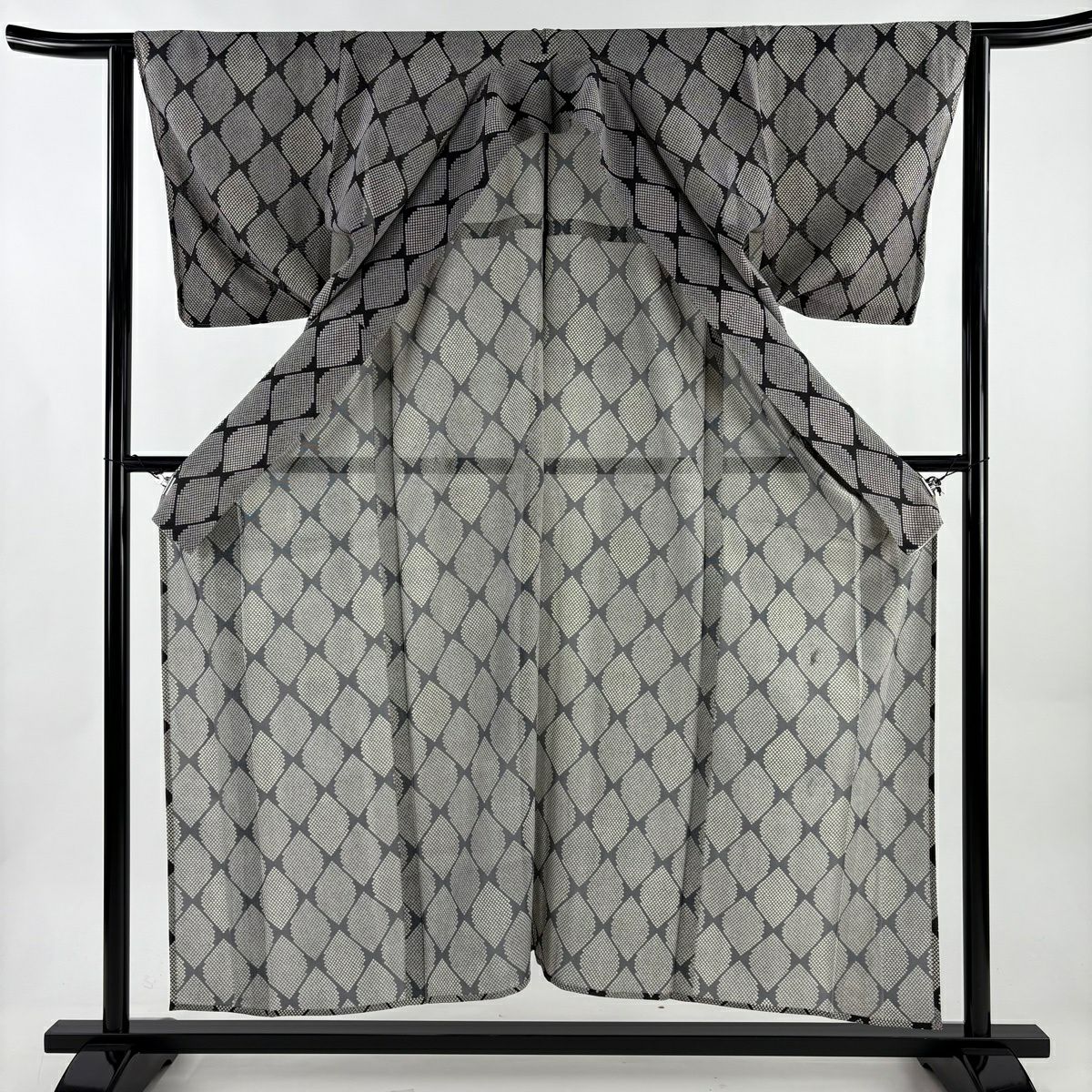 【美品】 小紋 身長155.5cm 袖長63.5cm S 薄物 絽 疋田 幾何學 墨 純蠶絲 秀品級
