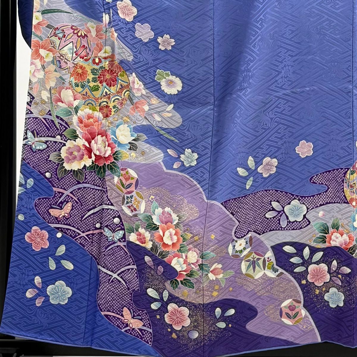 振袖禮服 身長158.5cm 袖長66cm M 雙層 落款あり 手鞠 牡丹 金絲 金銀彩 青紫 純蠶絲 秀品級