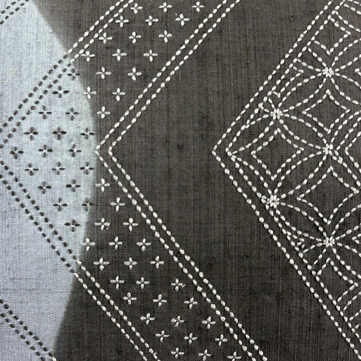 【美品】 名古屋帶 秀品級 紬織織 七寶紋 小花 刺繡 小豆 純蠶絲