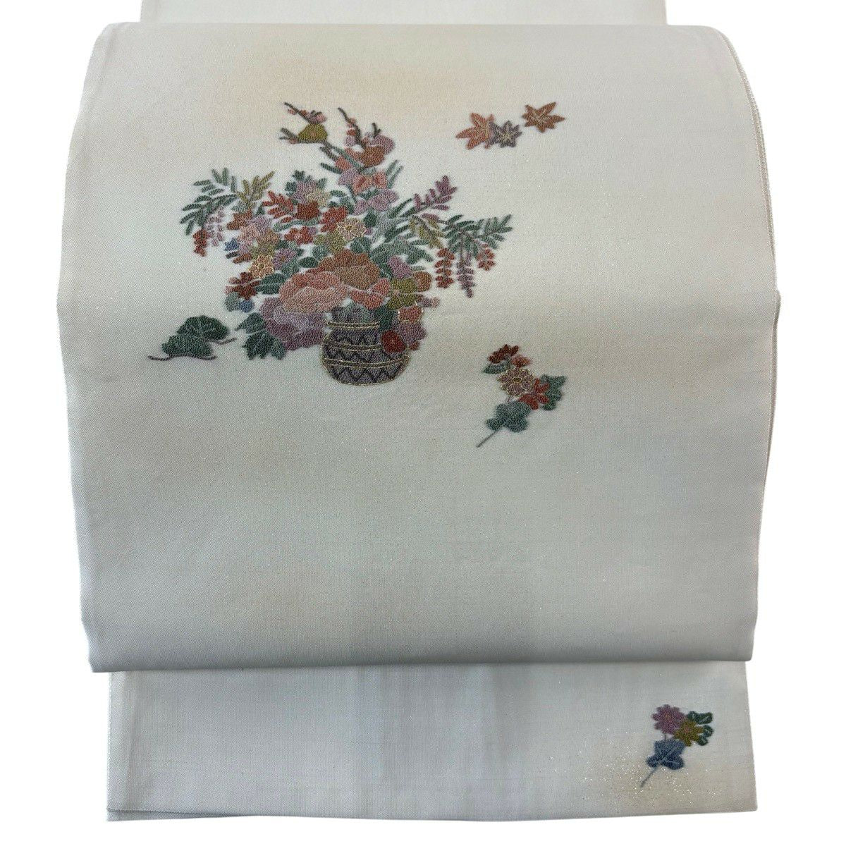 【美品】 袋帶 秀品級 花籠 草花紋紋 相良刺繡 金糸 奶油色 お太鼓柄 純蠶絲