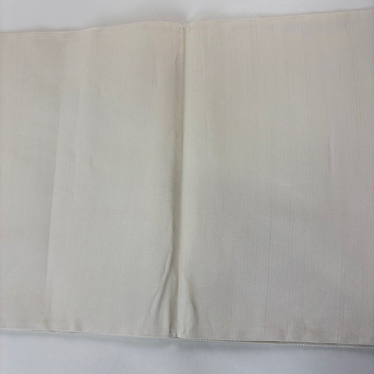 【美品】 袋帶 秀品級 花籠 草花紋紋 相良刺繡 金糸 奶油色 お太鼓柄 純蠶絲