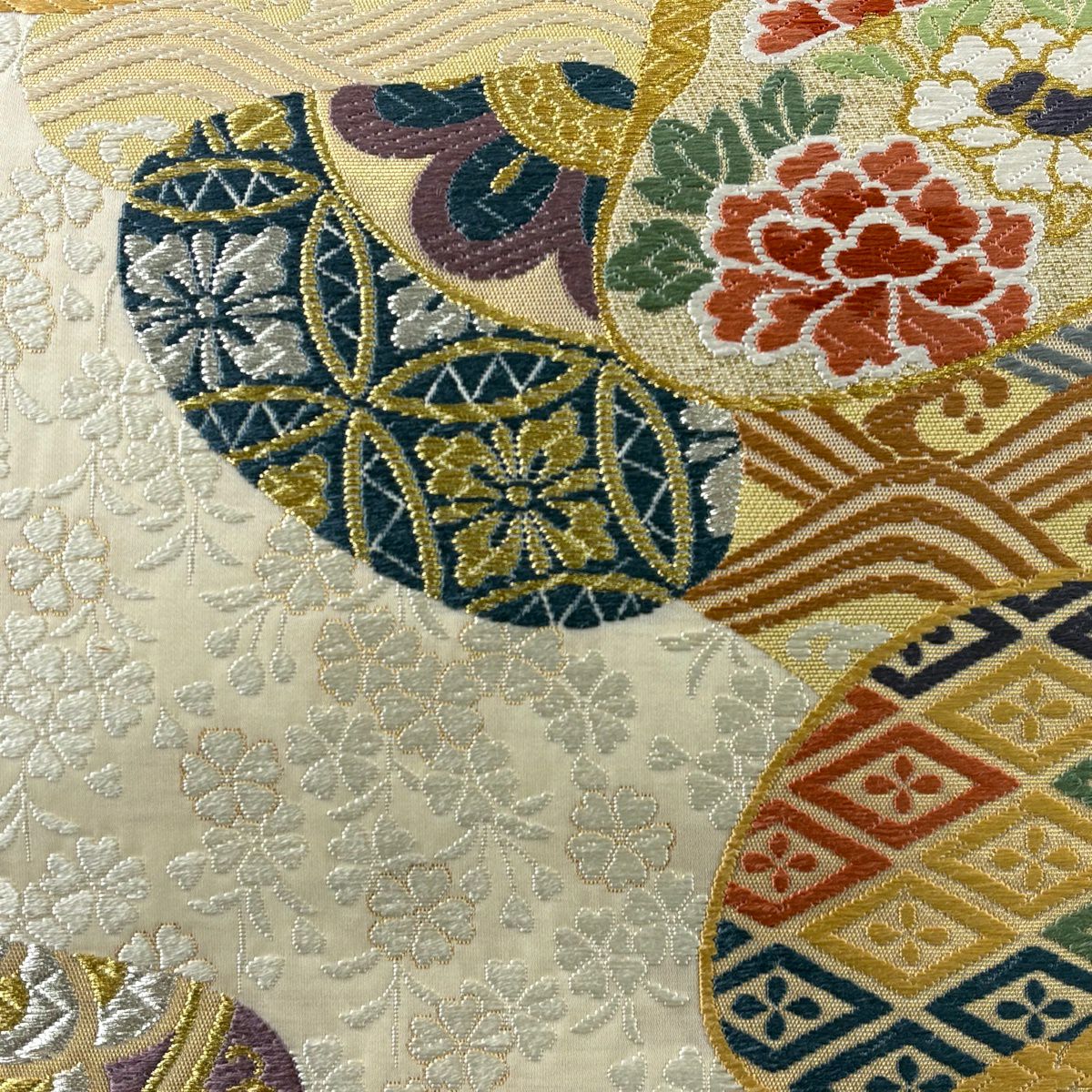 【美品】 袋帶 秀品級 貝合牡丹 金銀彩 刺繡 米色 六通 純蠶絲
