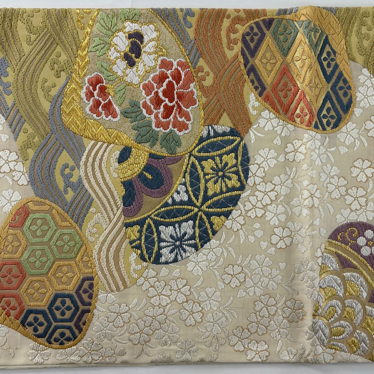 【美品】 袋帶 秀品級 貝合牡丹 金銀彩 刺繡 米色 六通 純蠶絲