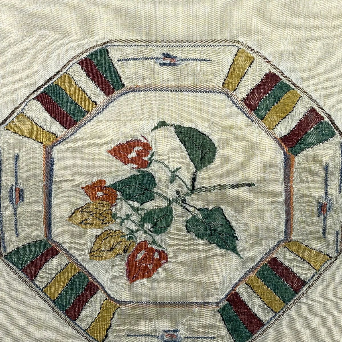 【美品】 袋帶 秀品級 草花紋紋 金糸 米色 お太鼓柄 純蠶絲