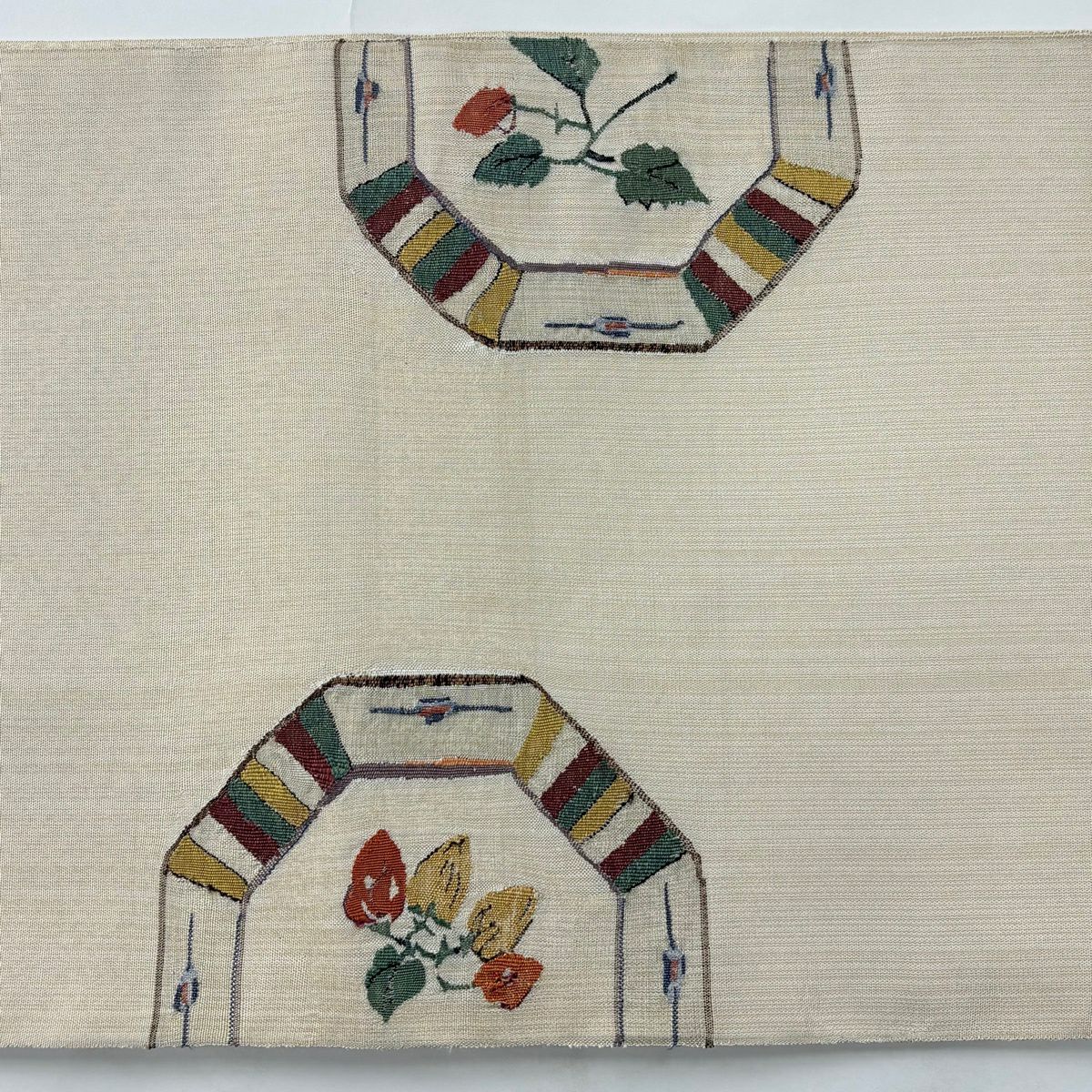 【美品】 袋帶 秀品級 草花紋紋 金糸 米色 お太鼓柄 純蠶絲