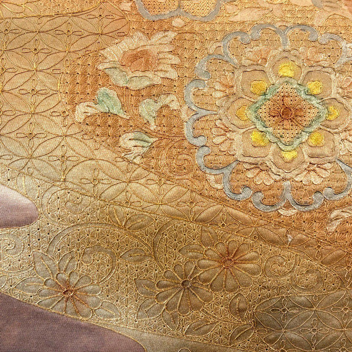 袋帶 秀品級 華紋 菊花唐草紋 金絲 刺繡 粉米色 大鼓圖案 純蠶絲
