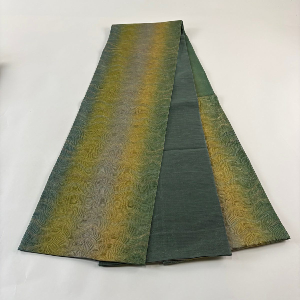 【美品】 袋帶 秀品級 天平組織 よろけ縞 金糸 本泥染 綠 六通 純蠶絲