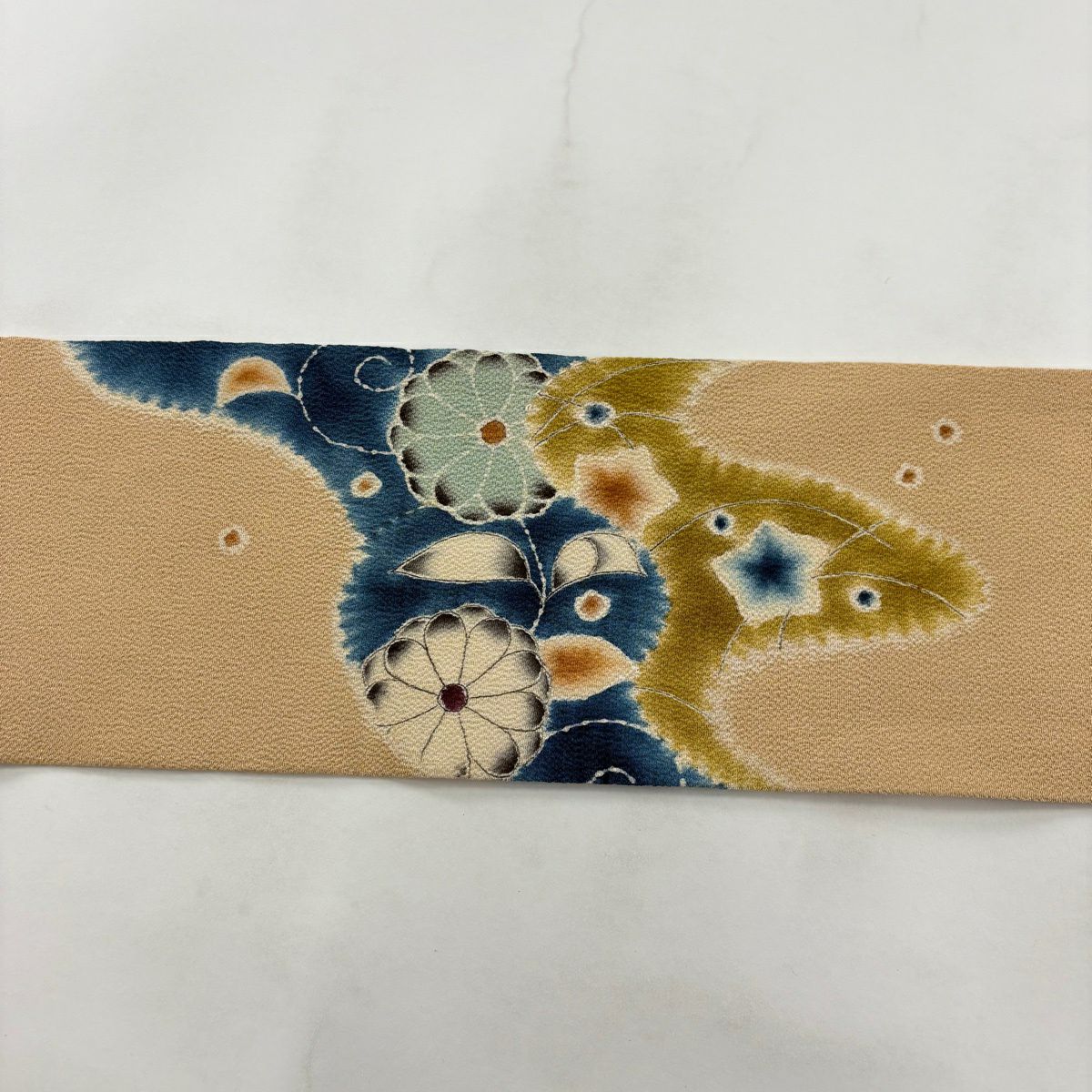 【美品】 名古屋帶 秀品級 落款 草花紋紋 霞 縮緬 米色 純蠶絲