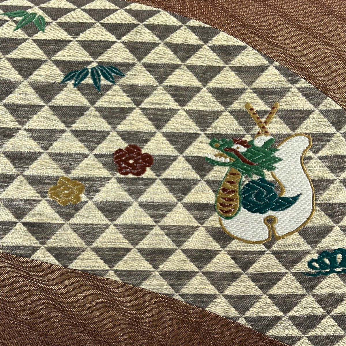 【美品】 名古屋帶 秀品級 鈴 松樹竹子梅花 刺繡 金線 茶 純蠶絲