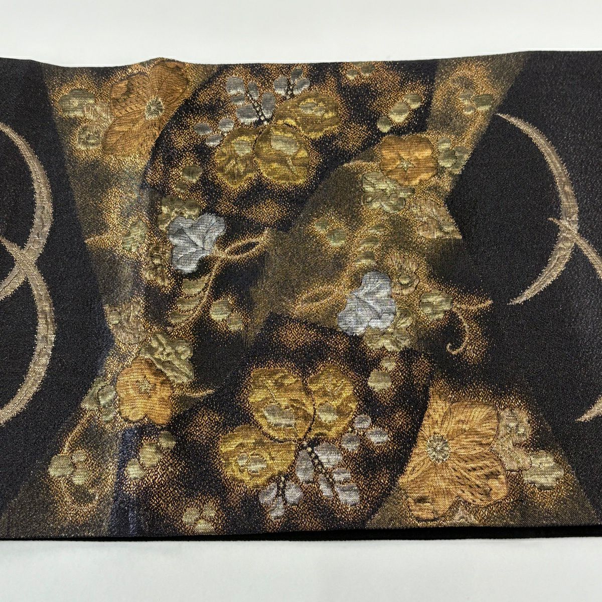 【美品】 袋帶 秀品級 草花紋紋 芝 金銀彩 墨色 お太鼓柄 純蠶絲