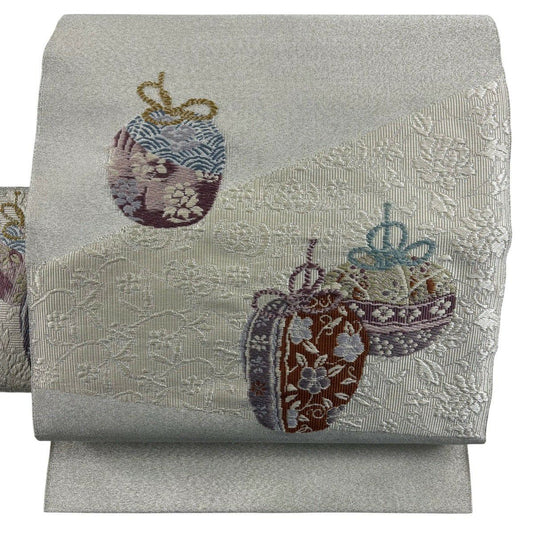 【美品】 名古屋帶 優品級 八寸名古屋帶 仕覆 草花紋刺繡 銀線 奶油色 純蠶絲