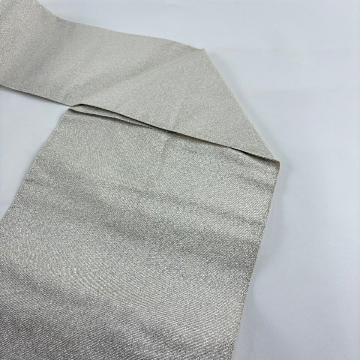 【美品】 名古屋帶 優品級 八寸名古屋帶 仕覆 草花紋刺繡 銀線 奶油色 純蠶絲
