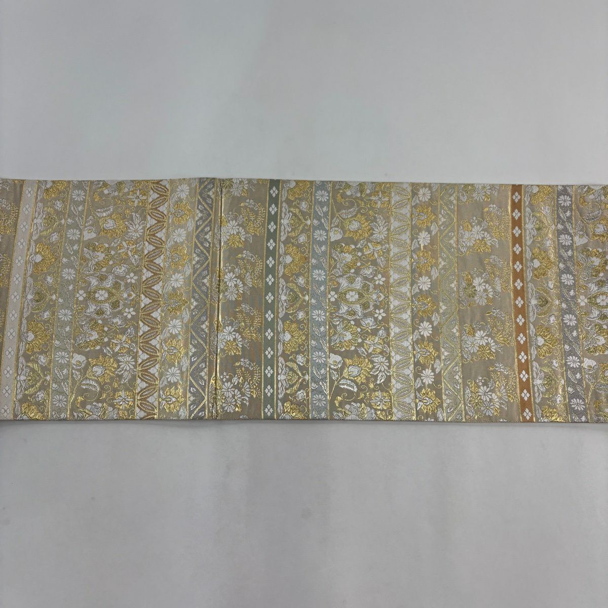 【美品】 袋帶 優品級 草花紋紋 段紋 金銀線 金色 全通 純蠶絲