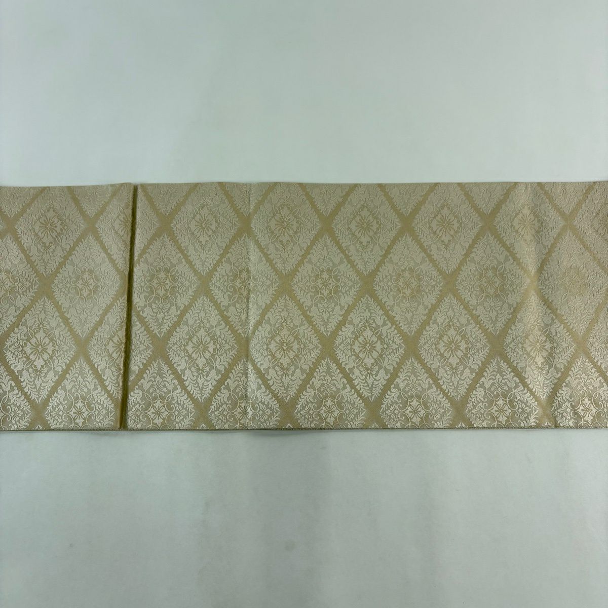 【美品】 袋帶 秀品級 有職八つ藤紋樣 金金箔 淺茶 六通 純蠶絲