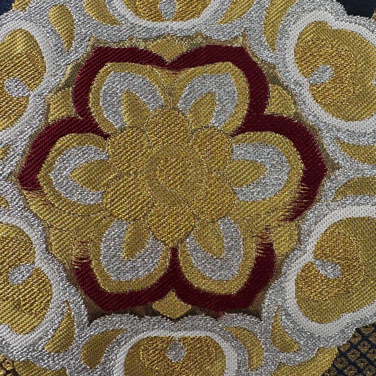 【美品】 袋帶 秀品級 優美錦 振袖禮服禮服向き 華紋 花唐草紋 金銀彩 金金箔 黑 六通 純蠶絲