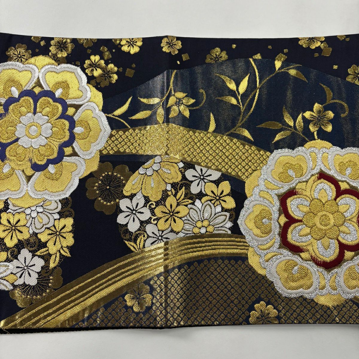 【美品】 袋帶 秀品級 優美錦 振袖禮服禮服向き 華紋 花唐草紋 金銀彩 金金箔 黑 六通 純蠶絲