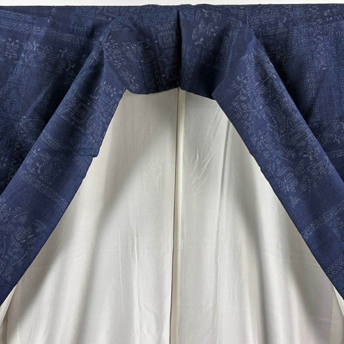 【美品】結城紬織 身長167cm 袖長68cm L 雙層 本場結城紬織 100龜甲 證書附帶 草花紋紋 龜甲絣 深藍 純蠶絲 逸品級
