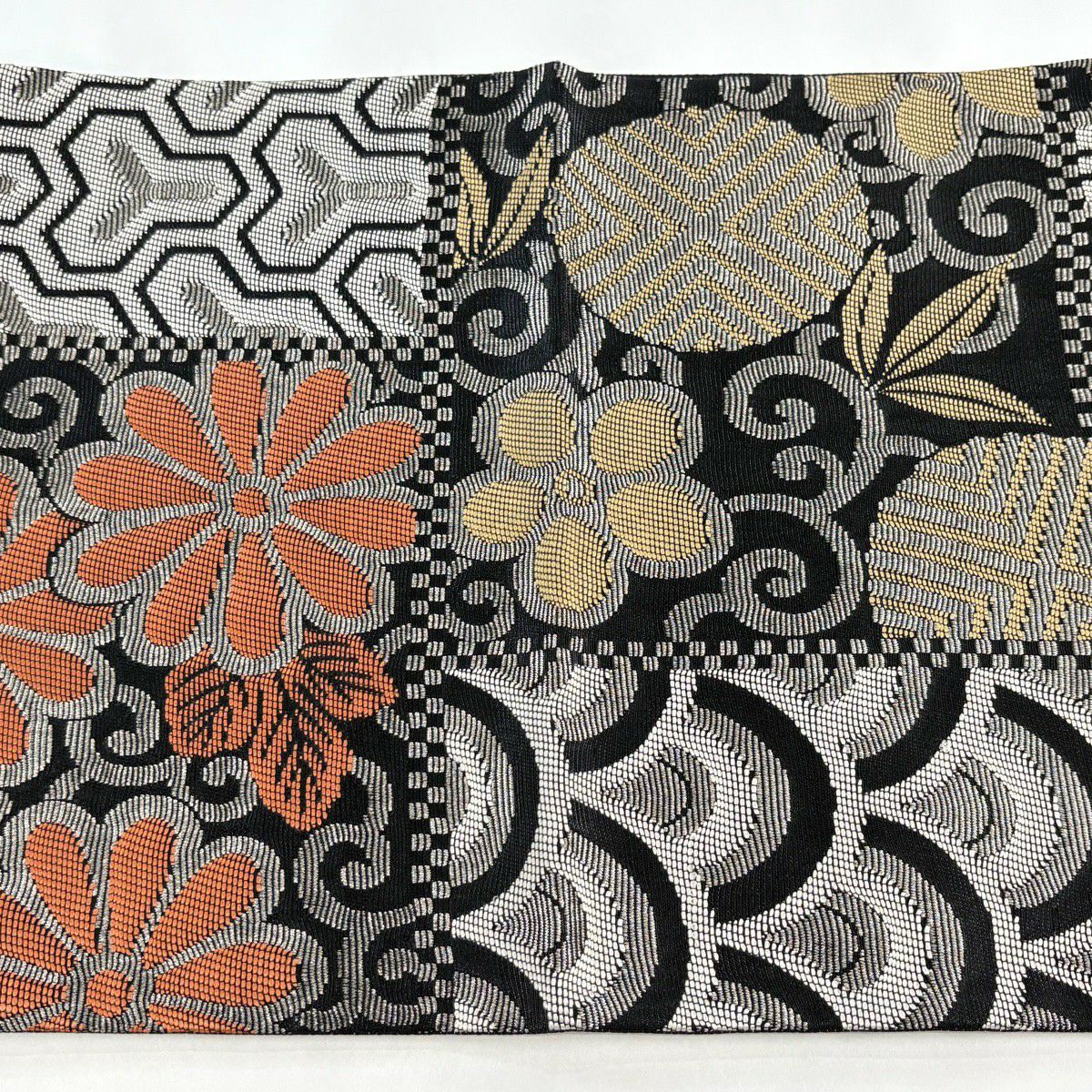 【美品】 袋帶 名品級 菊花 有職紋樣 銀線 拉麵線 黑 六通 純蠶絲