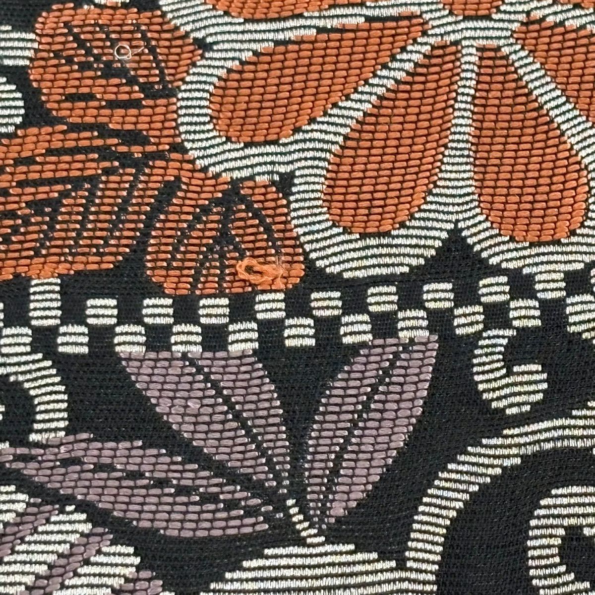 【美品】 袋帶 名品級 菊花 有職紋樣 銀線 拉麵線 黑 六通 純蠶絲