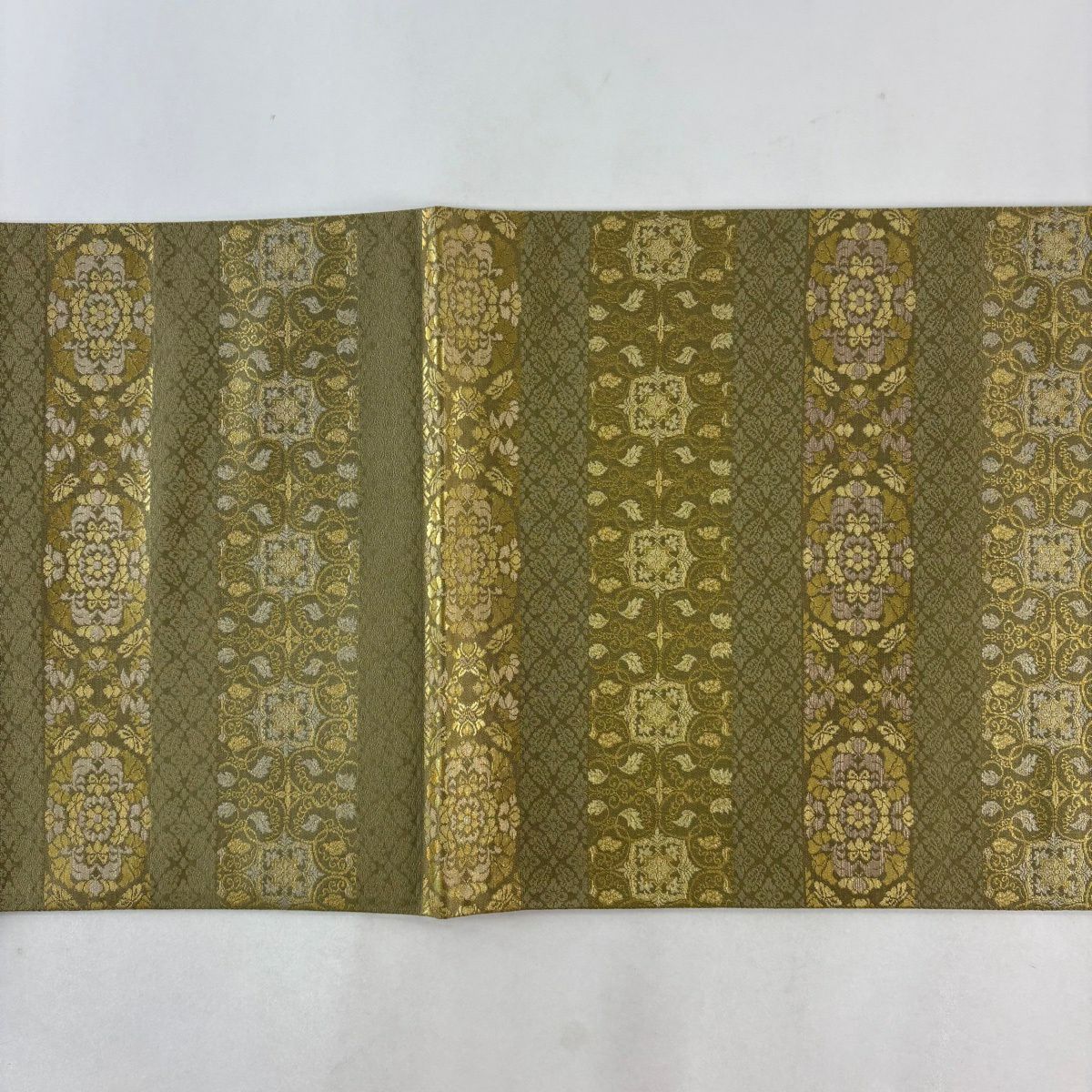 【美品】 袋帶 名品級 金金箔屋清兵衛 落款あり 正倉院明日香間道 金金箔 草木染 鶯 深藍色 お太鼓柄 純蠶絲