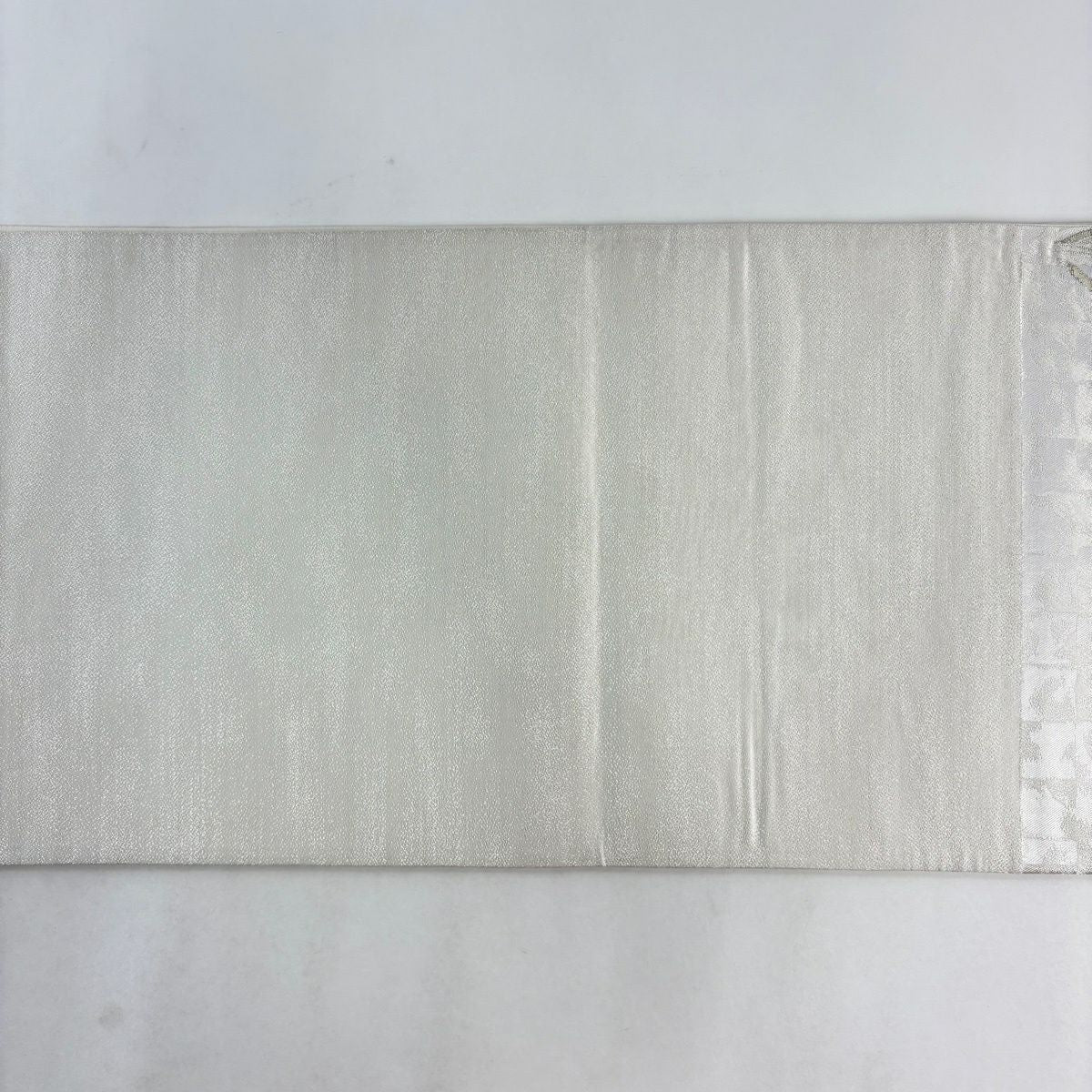 【美品】 袋帶 名品級 葉紋 格子 金銀彩 灰白 お太鼓紋 純蠶絲