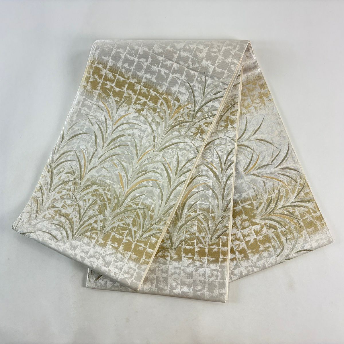 【美品】 袋帶 名品級 葉紋 格子 金銀彩 灰白 お太鼓紋 純蠶絲