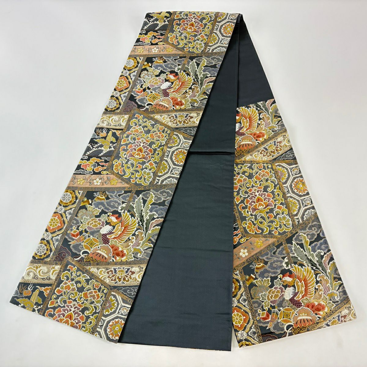 【美品】 袋帶 名品級 富屋織物 落款あり 重文的世界 中尊寺金色堂內具 鳳凰 草花紋唐織 金金箔 墨 六通 純蠶絲
