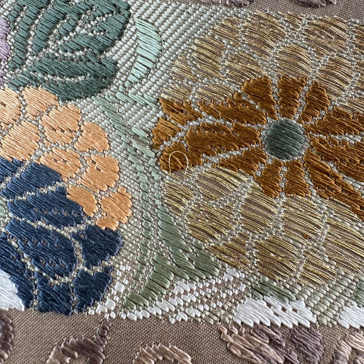 【美品】 袋帶 名品級 證書齊全 菊花花唐草紋 金絲 唐織 灰綠 六通 純蠶絲