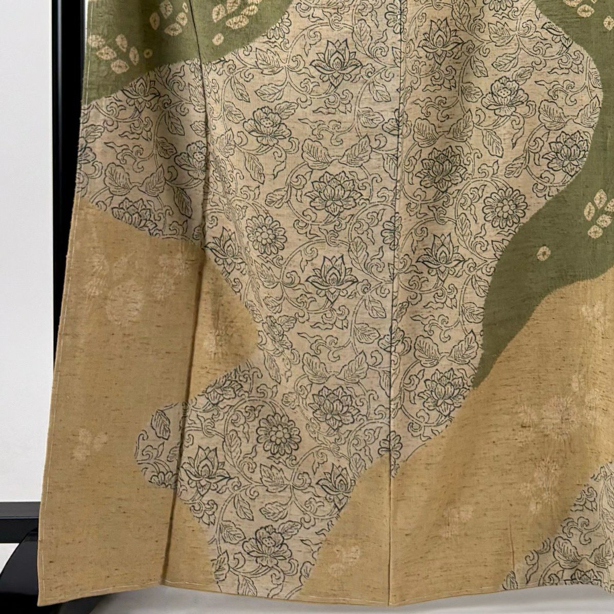 【美品】訪問服 身長166cm 袖長67.5cm L 雙層 古代草木染 蕨紬織 紬織織 花唐草紋 草花紋紋 絞染 染分 薄茶 純蠶絲 名品級