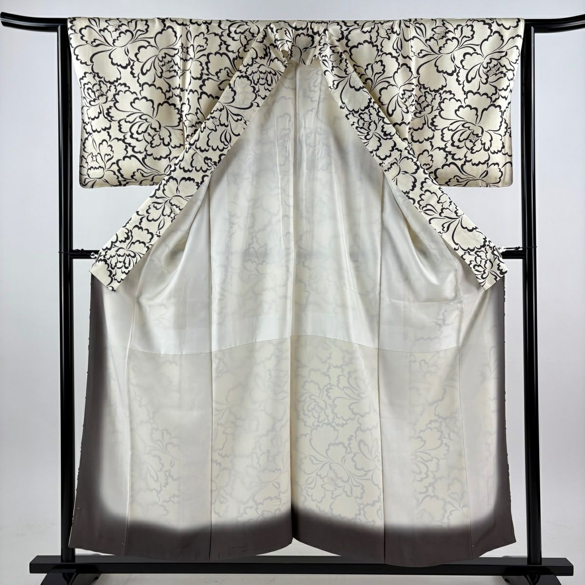 【美品】 小紋 身長154.5cm 袖長64cm M 雙層 牡丹 金銀彩 奶油色 純蠶絲 名品級