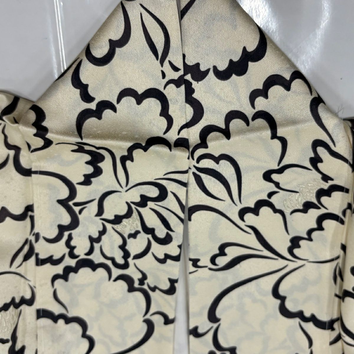 【美品】 小紋 身長154.5cm 袖長64cm M 雙層 牡丹 金銀彩 奶油色 純蠶絲 名品級