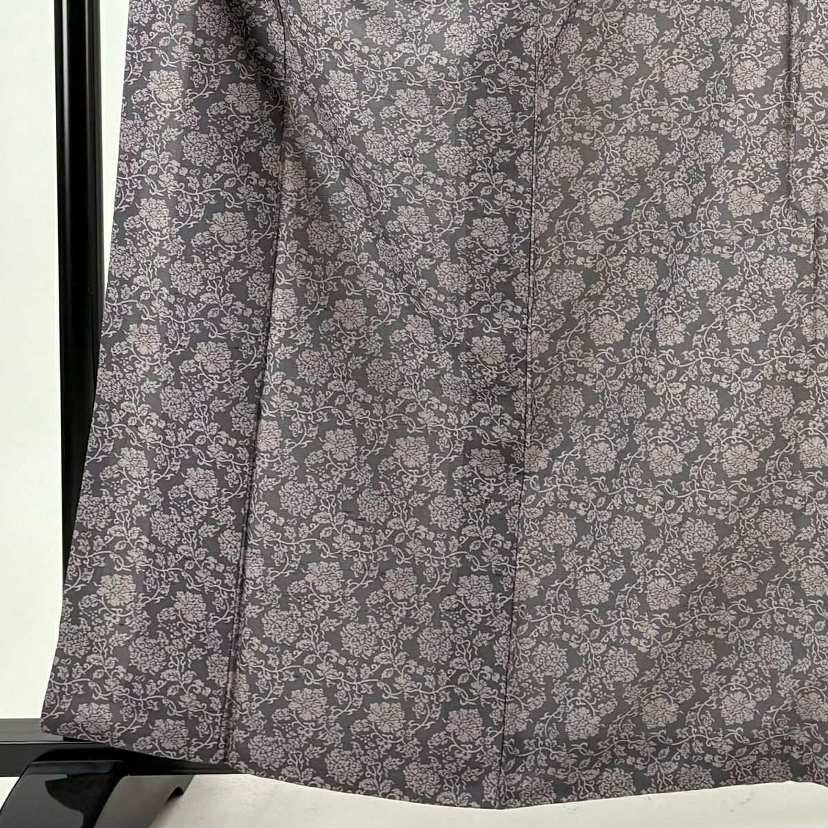 【美品】 小紋 身長162cm 袖長65cm M 雙層 紬織織 背抜 牡丹 唐草紋 灰紫 純蠶絲 秀品級