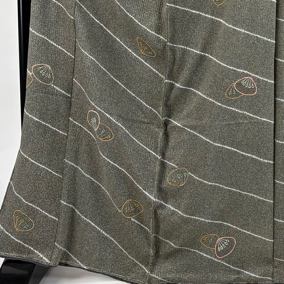 【美品】 小紋 身長169.5cm 袖長70cm 未仕立 雜花圖案 斜條紋 幾何學 茶綠 純蠶絲 秀品級