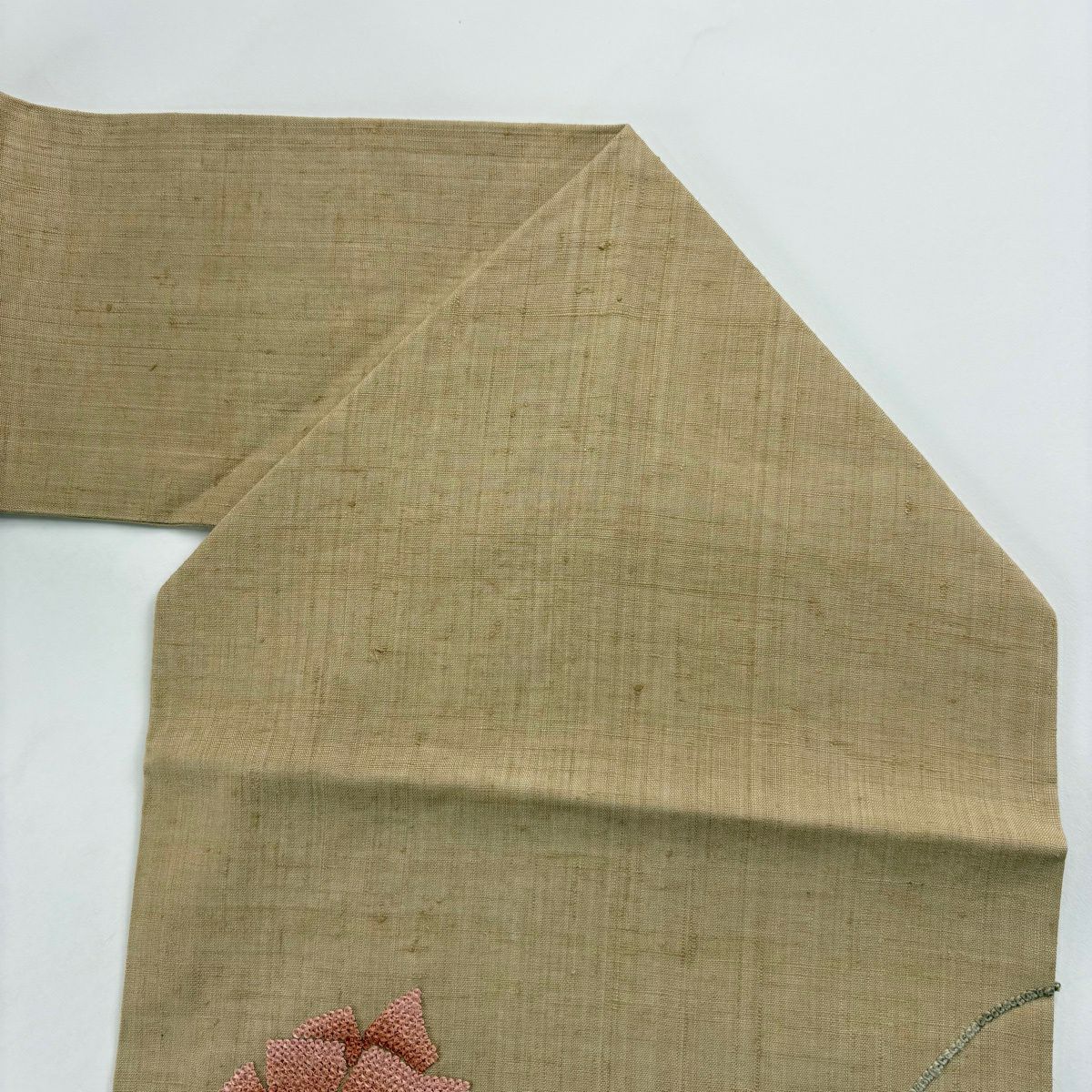 【美品】 名古屋帶 秀品級 關西仕立 紬織織 草花紋紋 相良刺繡 淺茶 純蠶絲