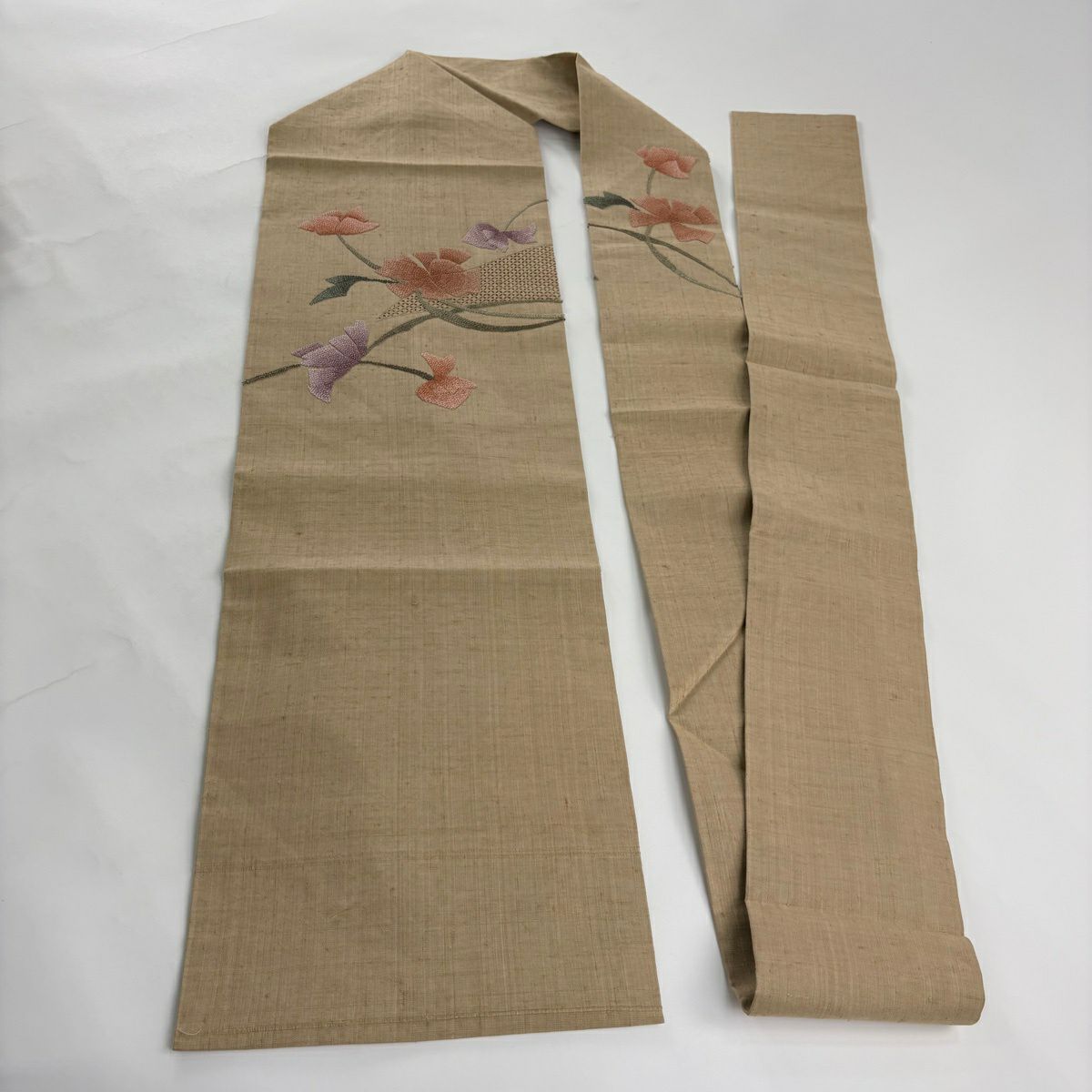 【美品】 名古屋帶 秀品級 關西仕立 紬織織 草花紋紋 相良刺繡 淺茶 純蠶絲