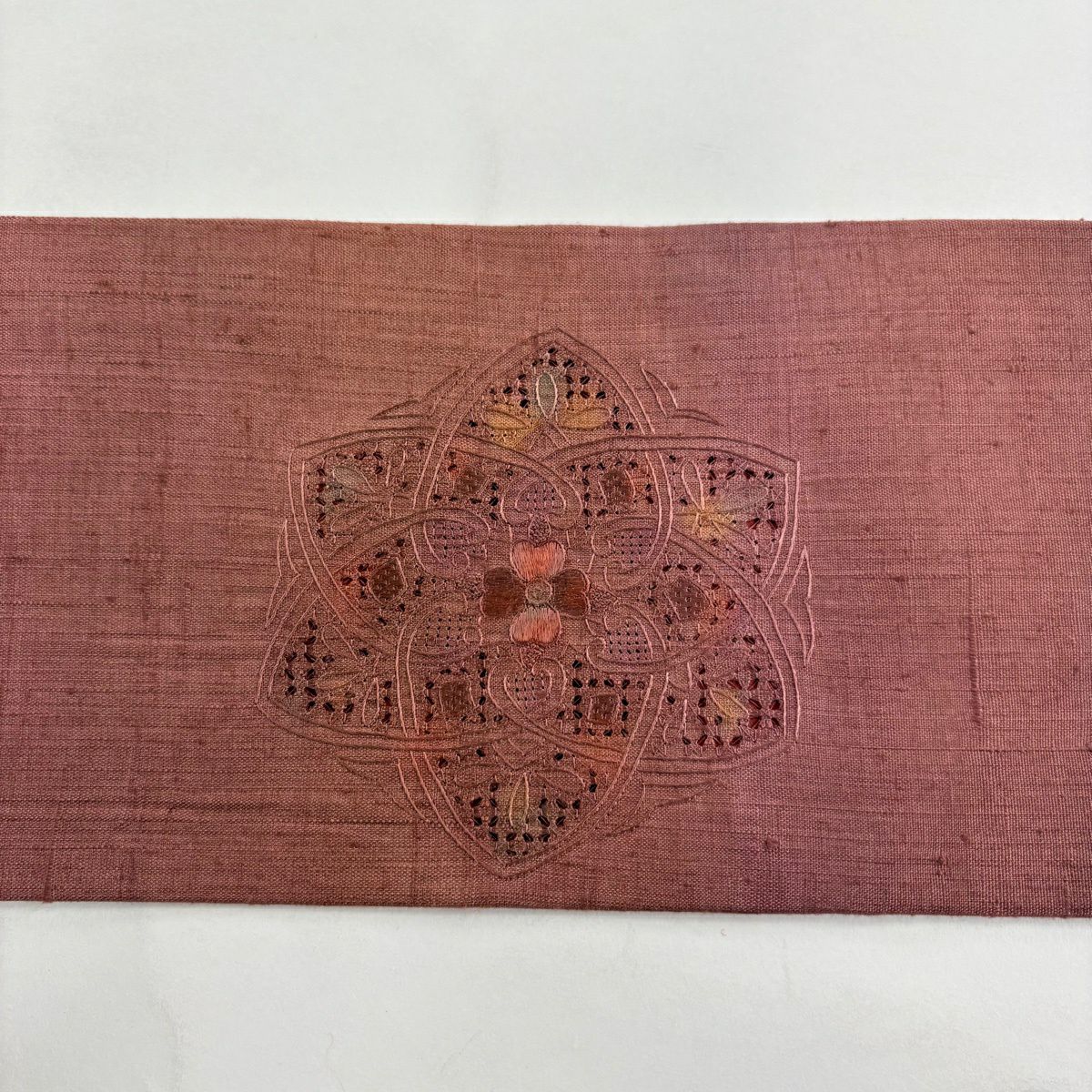 名古屋帶 秀品級 紬織織地 関西仕立 樹下鳥獸紋 刺繡 紅紫 純蠶絲