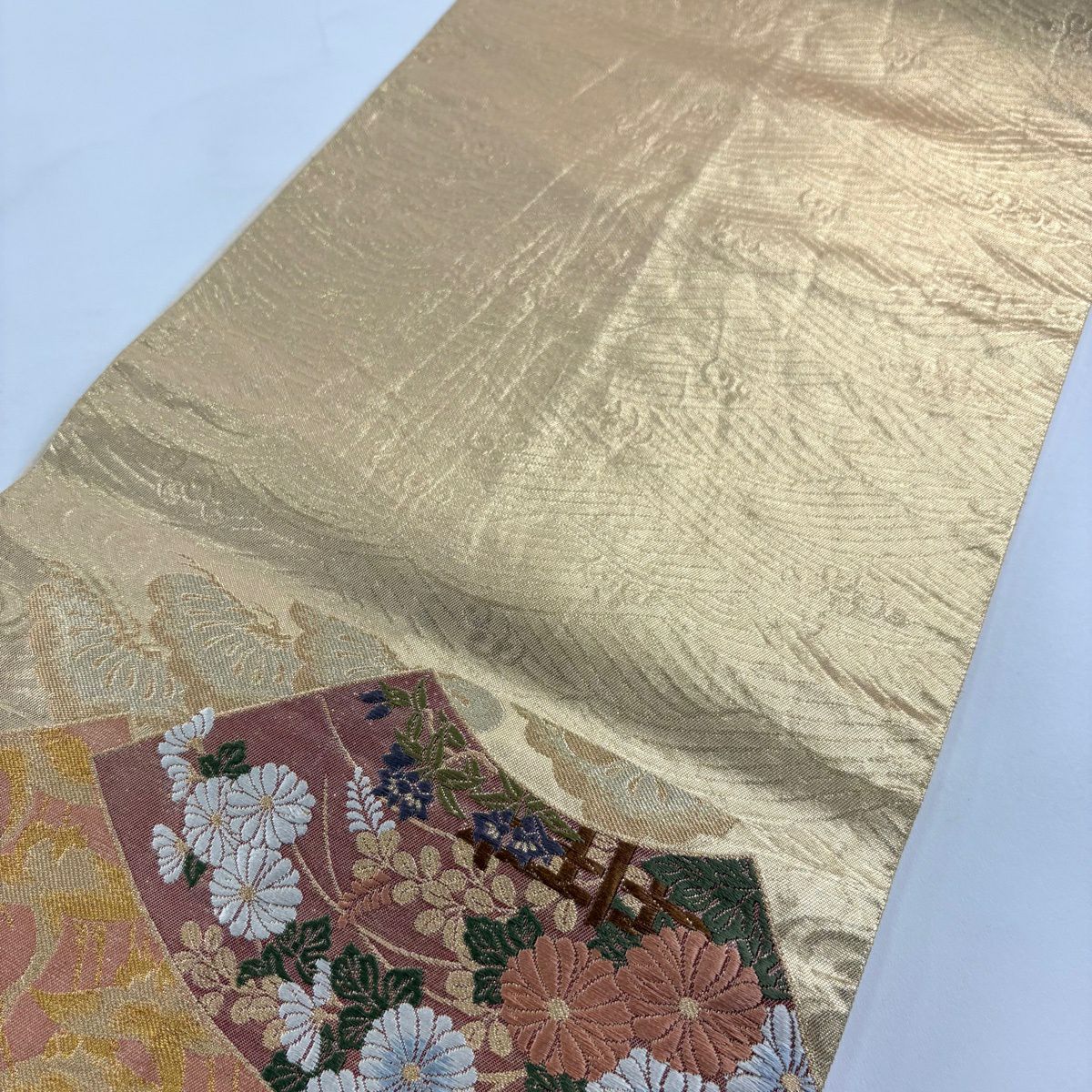 【美品】 袋帶 秀品級 扇子面 草花紋 金糸 金金箔 金 六通 純蠶絲