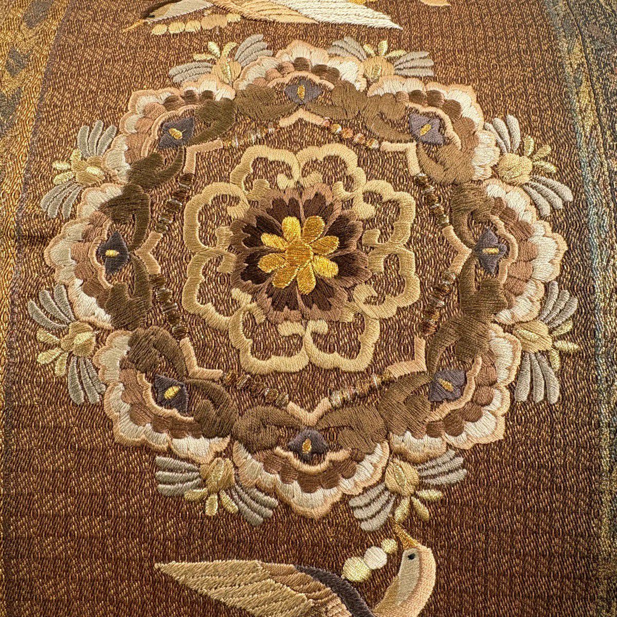 【美品】 袋帶 秀品級 華紋 鳥 刺繡 金糸 茶 お太鼓柄 純蠶絲