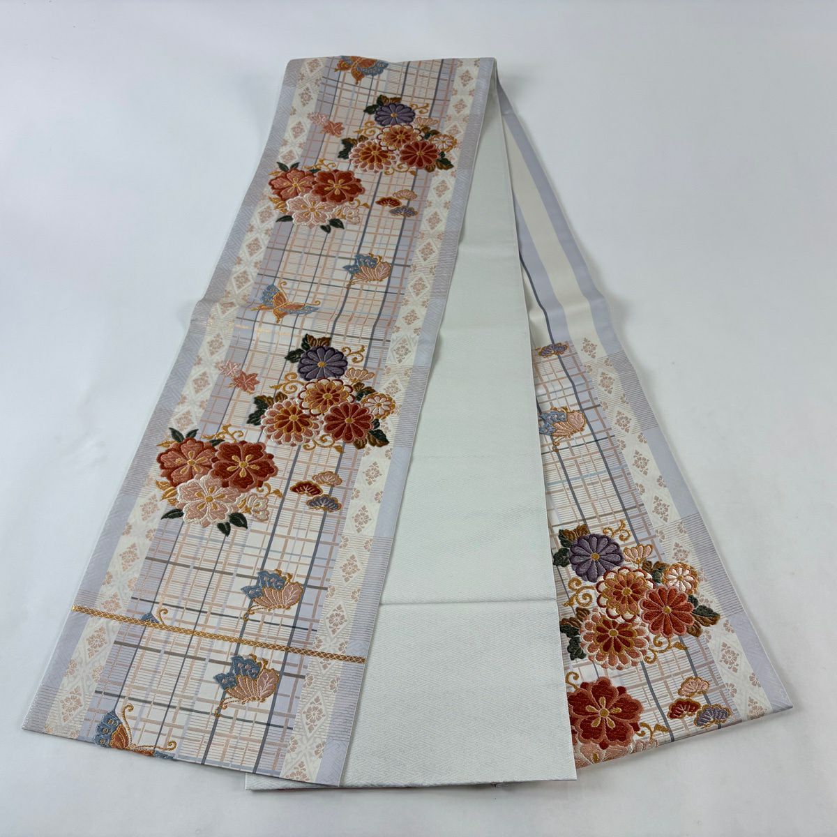 【美品】 袋帶 秀品級 菊花 蝶 金絲 唐織 灰色 六通 純蠶絲