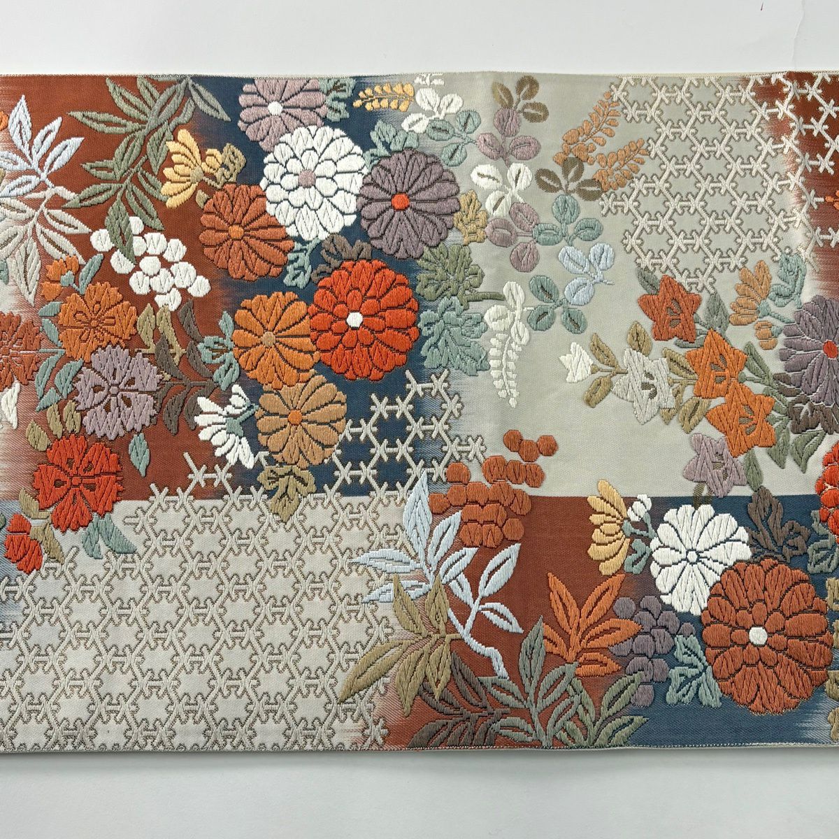 【美品】 袋帶 秀品級 秋草 龜甲 唐織 金絲 奶油 六通 純蠶絲