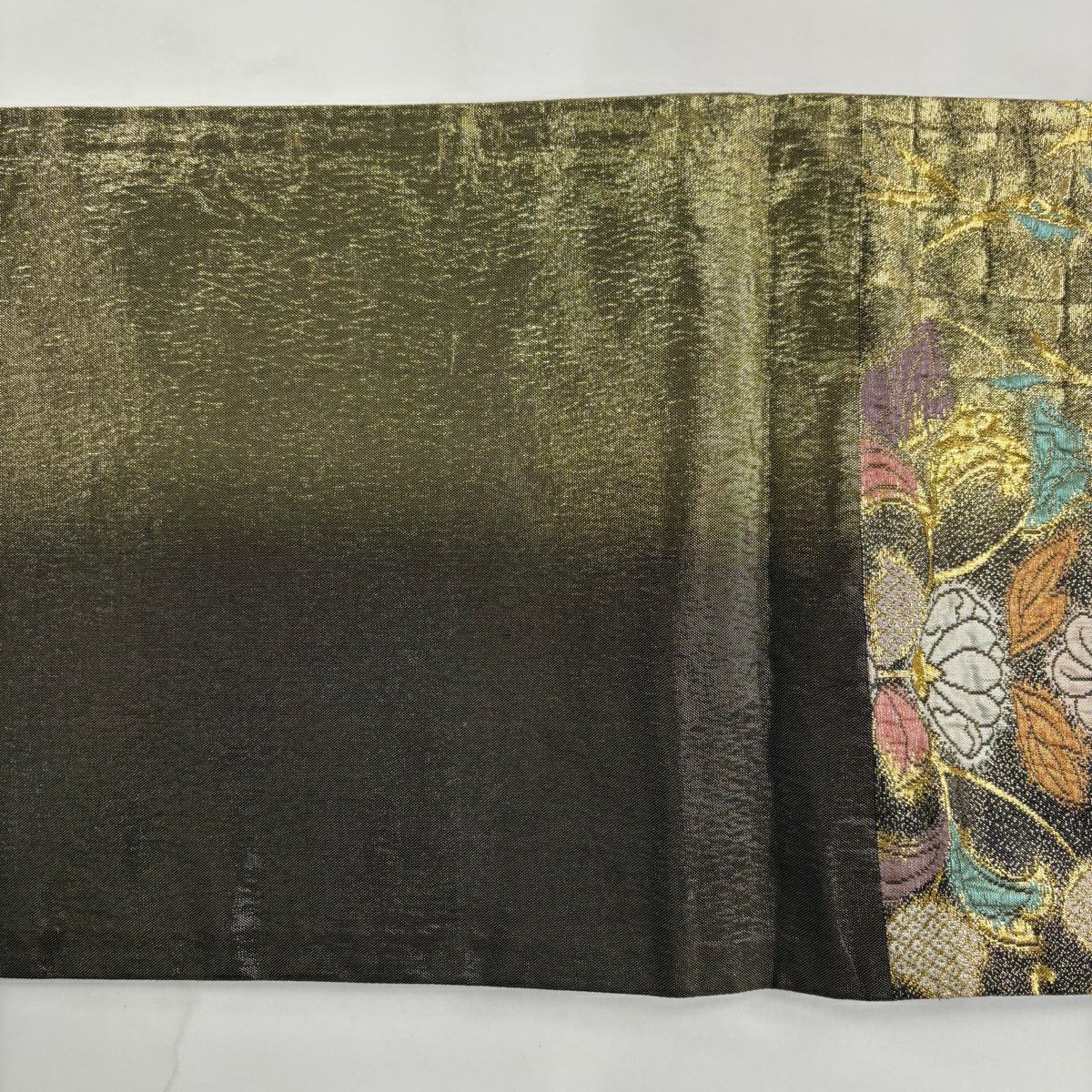 【美品】 袋帶 秀品級 向鳥文 草花紋紋 金金箔 膨織 黑 六通 純蠶絲