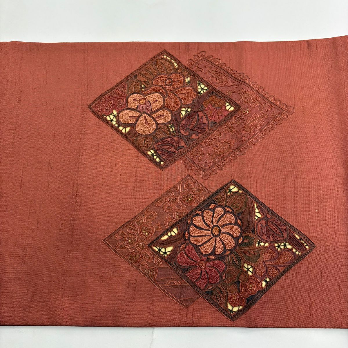 【美品】 袋帶 秀品級 紬織織地 菱形 草花紋紋 刺繡 紅茶色 お太鼓圖案 純蠶絲