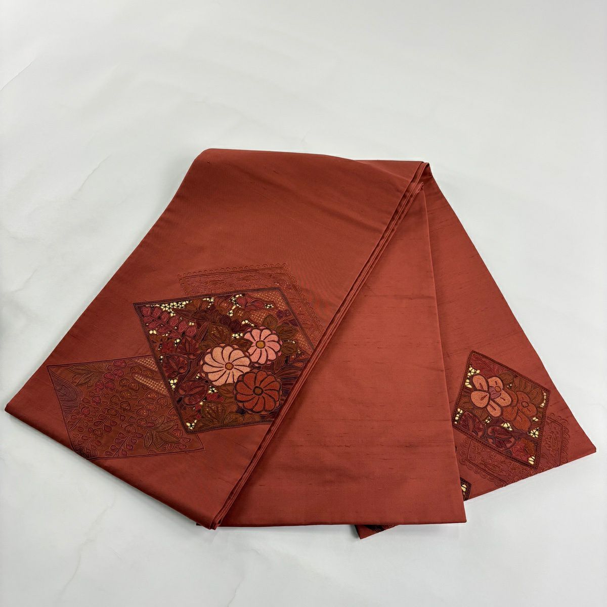 【美品】 袋帶 秀品級 紬織織地 菱形 草花紋紋 刺繡 紅茶色 お太鼓圖案 純蠶絲