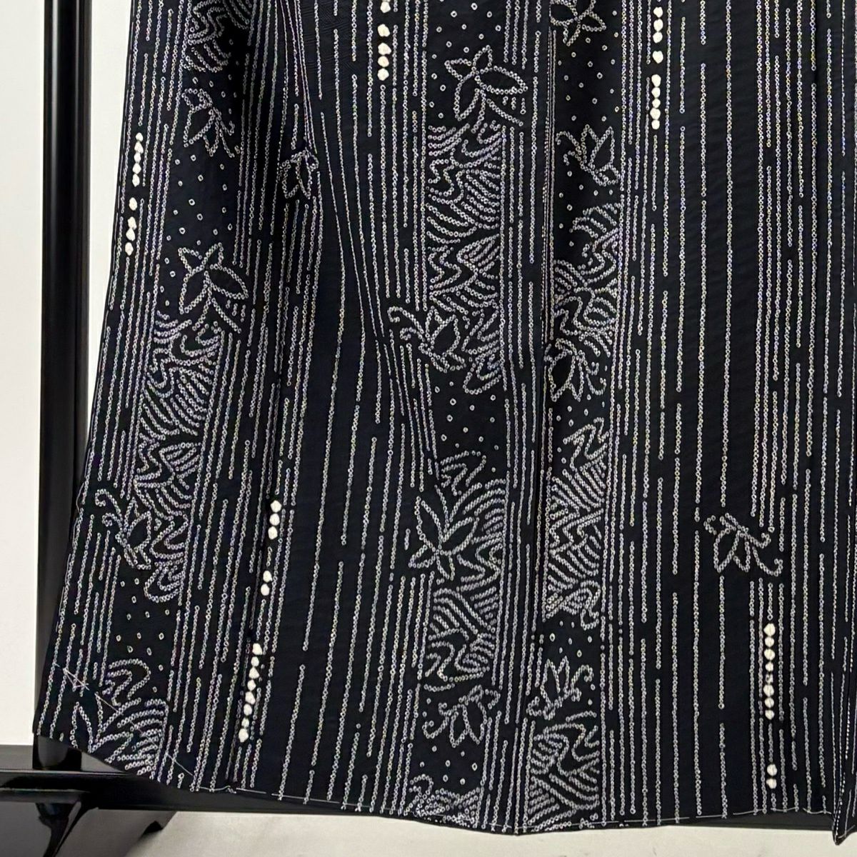【美品】 小紋 身長158.5cm 袖長64.5cm M 雙層 蝶紋 縞紋 絞染 黑色 純蠶絲 秀品級
