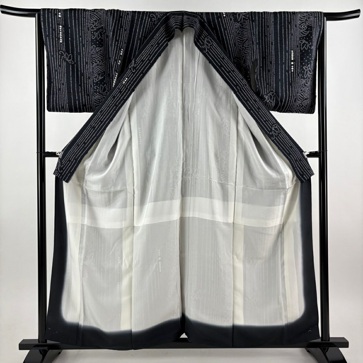 【美品】 小紋 身長158.5cm 袖長64.5cm M 雙層 蝶紋 縞紋 絞染 黑色 純蠶絲 秀品級