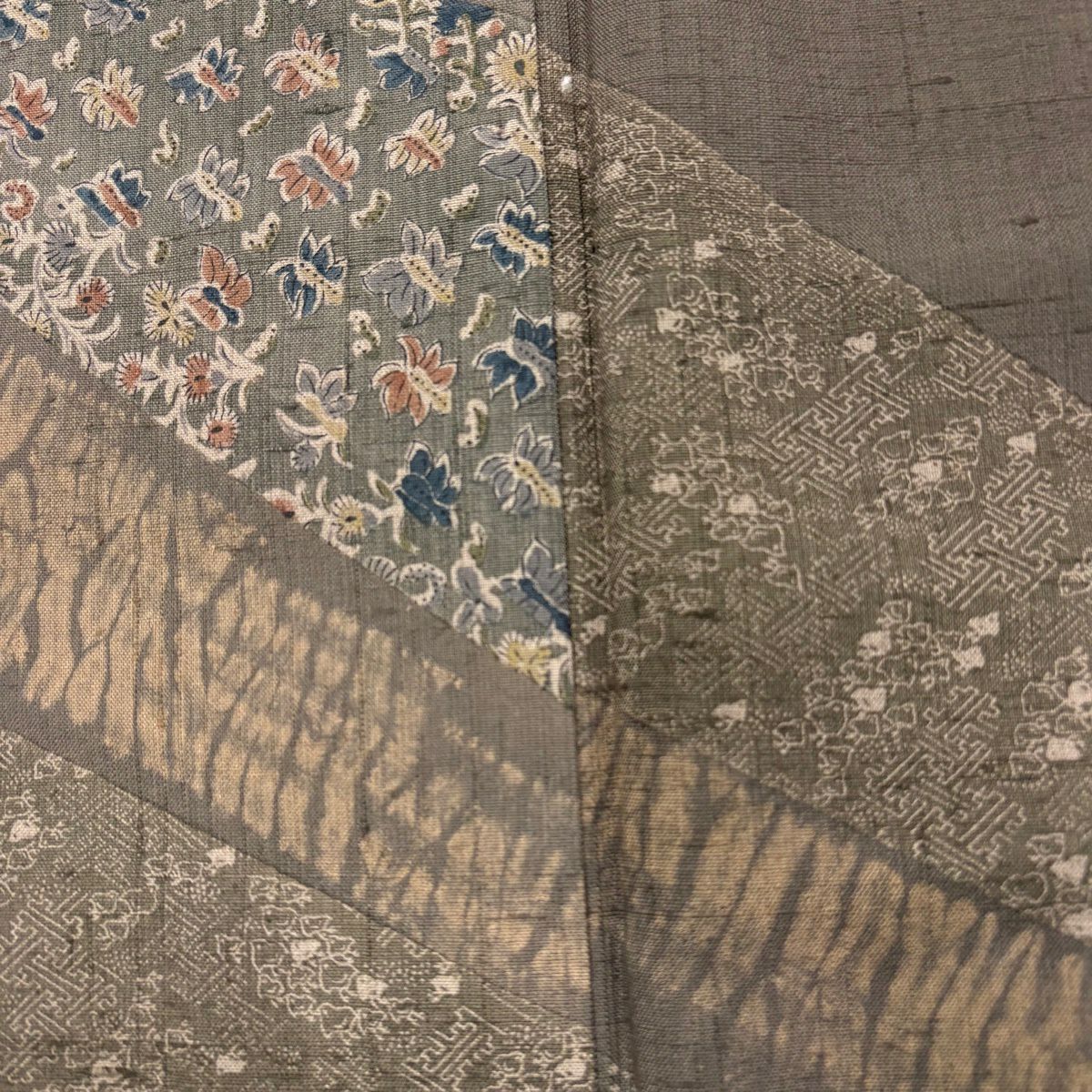 【美品】 小紋 身長155.5cm 袖長64cm M 雙層 紬織織 草花紋紋 紗綾形 灰茶 純蠶絲 秀品級